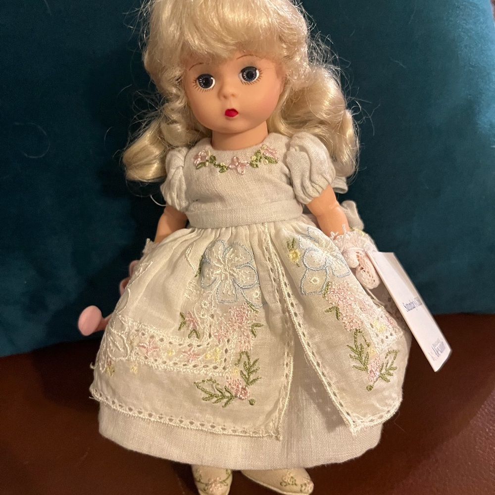 Madame Alexander dolls. Collectible.